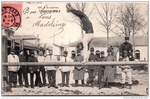 MILITARIA - CASERNE - A la caserne, la gymnastique