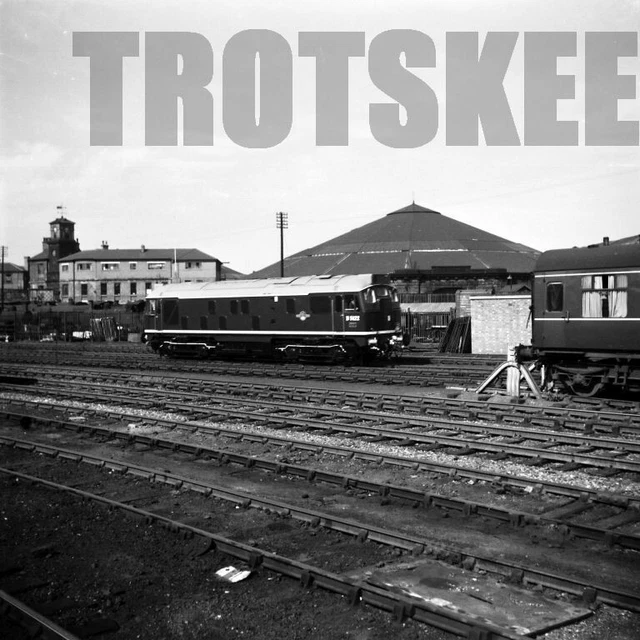 LARGER NEGATIVE BR British Railways Diesel Loco Class 24 D5122 Derby