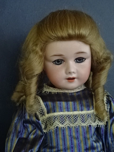 PERRUQUE en mohair pour poupée BLEUETTE ancienne ou repro - Tour de tête  17 cm