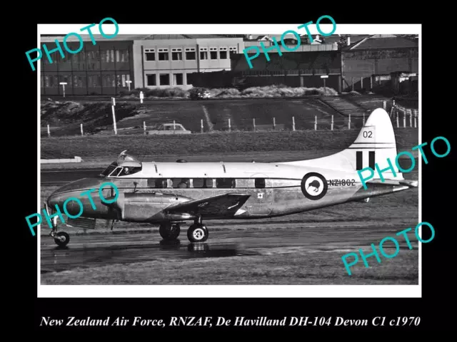 HISTORIC AVIATION PHOTO OF RNZAF NEW ZEALAND AIR FORCE DEHAVILLAND DEVON 1970s