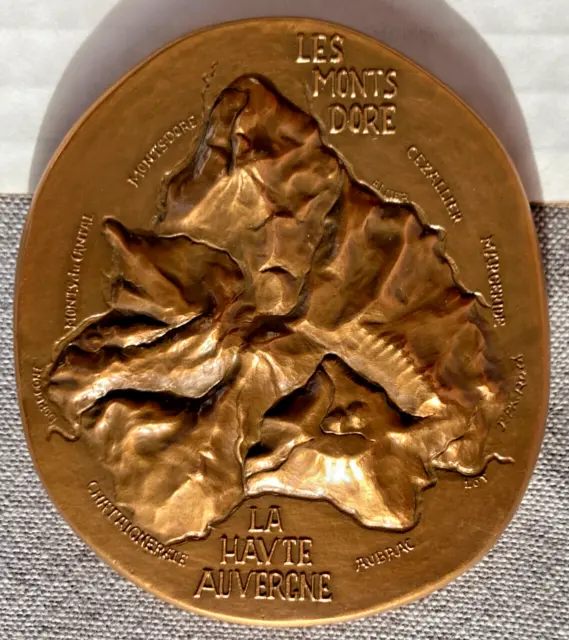 Médaille La Haute Auvergne par J.P.Roch bronze+corne+1978 80x70mm p=253g