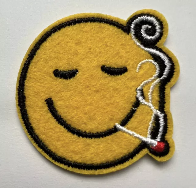 YELLOW SMILEY FACE EMOJI VINTAGE EMBROIDERED PATCH - IRON ON/SEW ON (2.75  DIA)