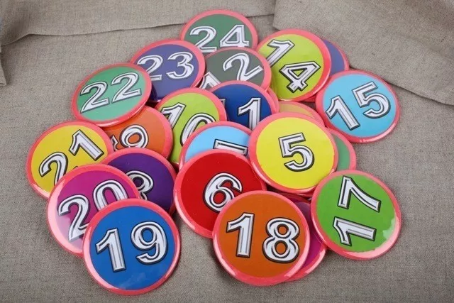 NEU Adventskalender 5,8 cm Buttons Zahlen 24 Button groß Zahl Advent Kalender