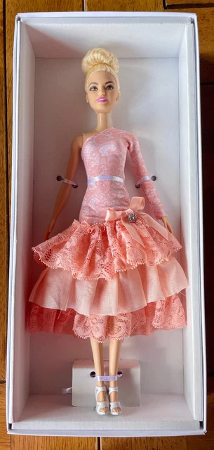 Barbie Tribute, el homenaje de Artist Creations | Una vitrina llena de