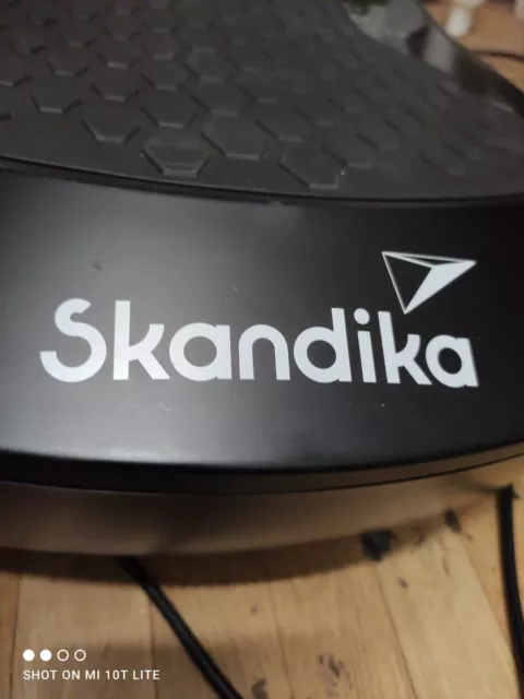 Skandika Vibration Plate V2500 4D Vibrationsplatte Curved Design 30 Stufen