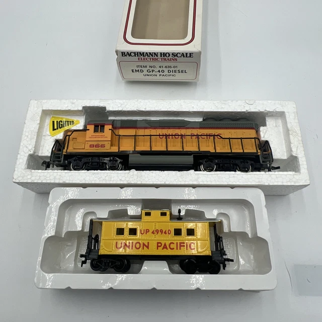Bachmann Ho Scale Union Pacific Diesel Locomotive #866 & Caboose #49940 Box/Nm