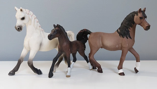 SCHLEICH 13761 Araber Stute – Detailgetreue Spielfigur – Pferdefigur 3 X 12,4 X 9,9 Cm – Perfekt Für Pferdefans Ab 5 Jahren