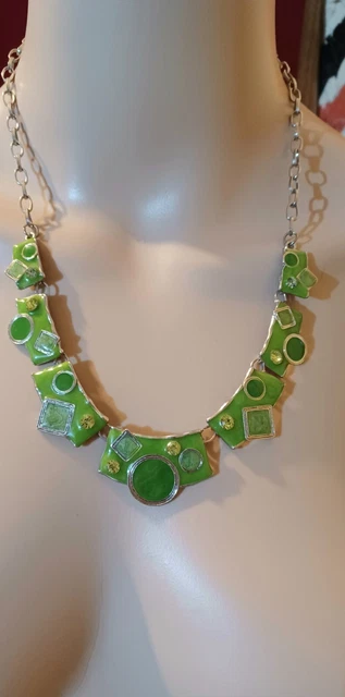 Collier Métal Doré Avec 7 Motifs émaillés Verts - Longueur 45 Cm, Neuf Avec étiquettes