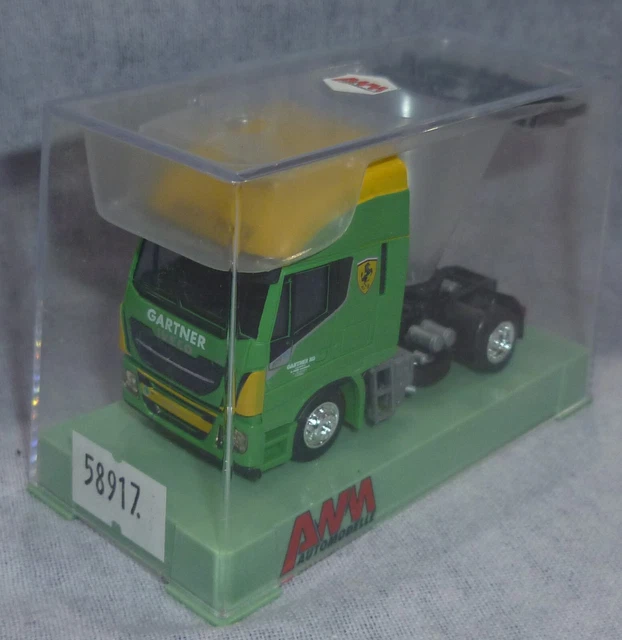 187 AWM 58917 Gartner Iveco Zugmaschine in Vitrine, Ferrari Edition