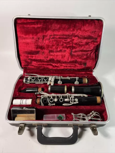 vintage Bundy Resonite Selmer clarinet Elkhart Indiana w/case musical instrument vintage Bundy Resonite Selmer clarinet Elkhart Indiana w/case musical instrument