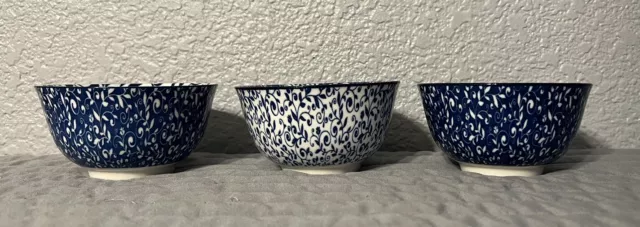 Beautiful Pottery Trinket Bowls, Floral Blue. 4.5 in diameter gorgeous. Set of 3