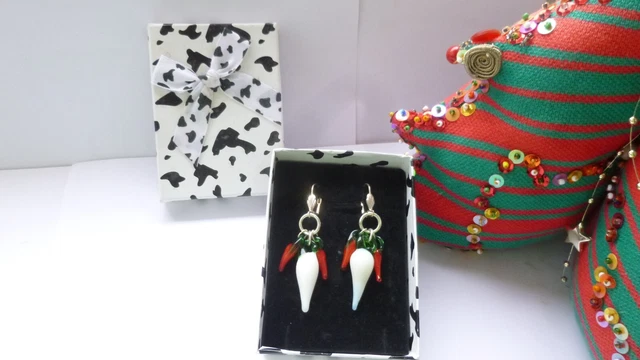 Boucles D'oreilles Tribales Rouges Lumineuses - Cristal Sur Métal Argenté - Pour Oreilles Percées - Occasion