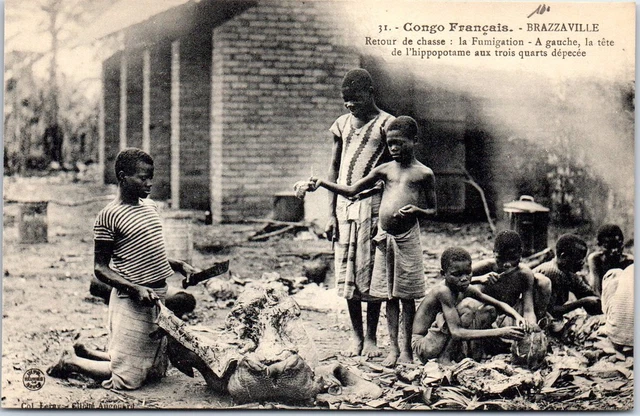 CONGO - BRAZZAVILLE - retour de chasse, la fumigation.