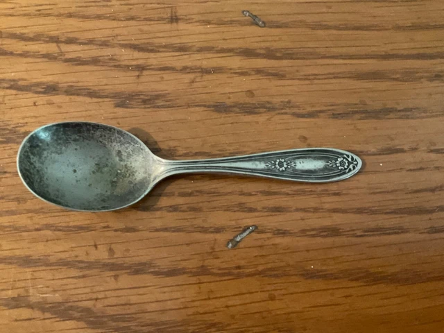 vintage baby spoon, Carlton Silverpate. Needs polishing. 4”. Flowers on handle.