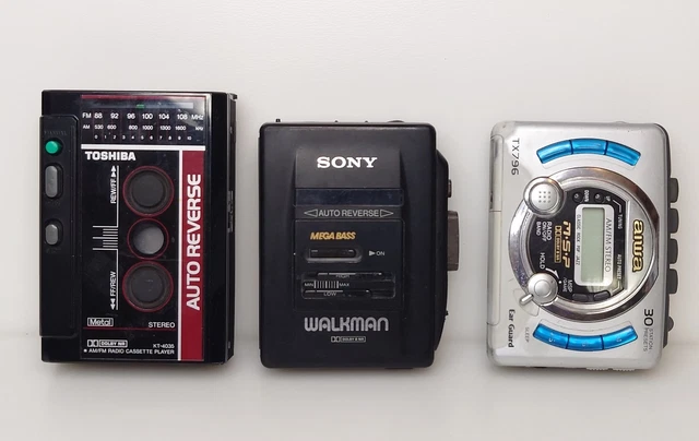 LOT OF 2 AIWA CASSETTE CORDER PLAYERS WALKMAN WORKING