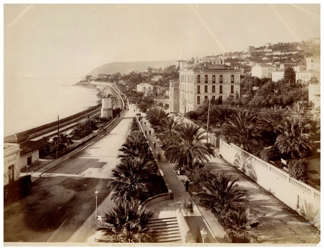Tirage Photo Albuminé Vintage (circa 1885) - Scène De Rue, Italie, Sanremo, Via Capitolo - Format 21x27 Cm