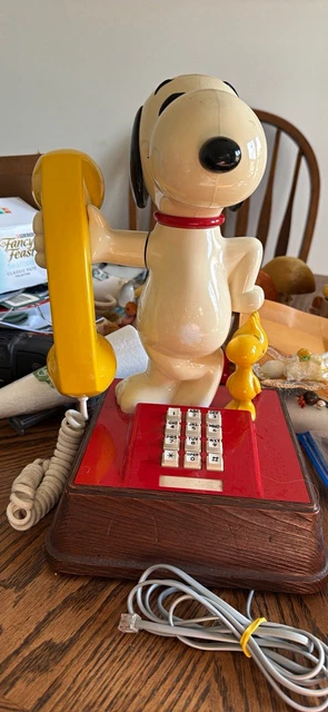 ITT SNOOPY AND Woodstock Character Push Button Phone Yellow Handset Red ...