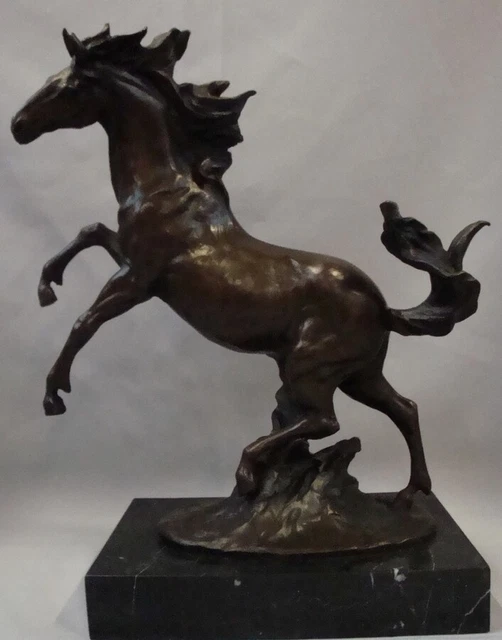 Estatua Caballo Fauna Art Deco Estilo Art Nouveau Estilo Bronce sólido Firmado