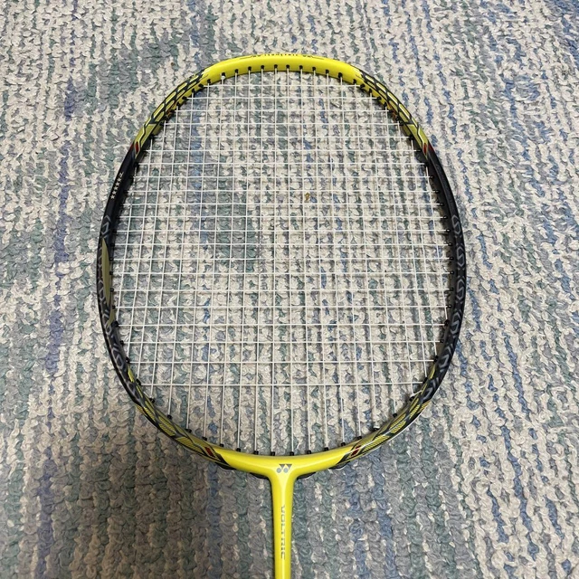 希少】 YONEX VOLTRIC Z FORCE 4U G5