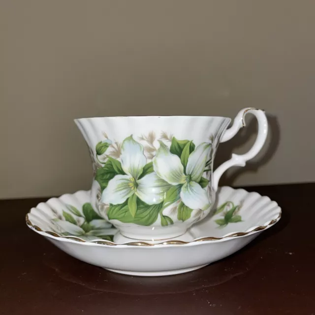 Vtg Royal Albert Trillium coffee tea cup & Saucer Bone China Gold Trim England