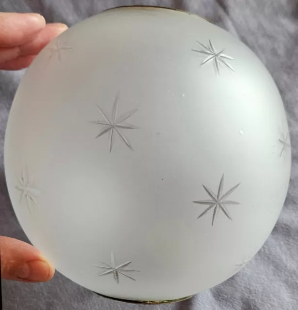 Globe diffuseur XIXème en verre dépoli gravé " étoiles " pour lampe à pétrole