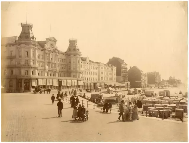 Belgique, Ostende, la plage et la digue de mer, circa 1870 Vintage albumen print