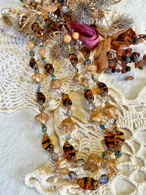 Collier Ancien Perles En Chute, Pâte De Verre Et Cristal De Bohême, Scellé Bleu, Laiton