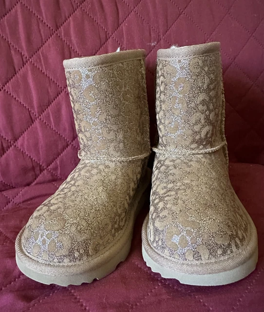 NEW UGG Girls Classic II Glitter Leopard Suede Wool Lined Boot US 12 NEW UGG Girls Classic II Glitter Leopard Suede Wool Lined Boot US 12