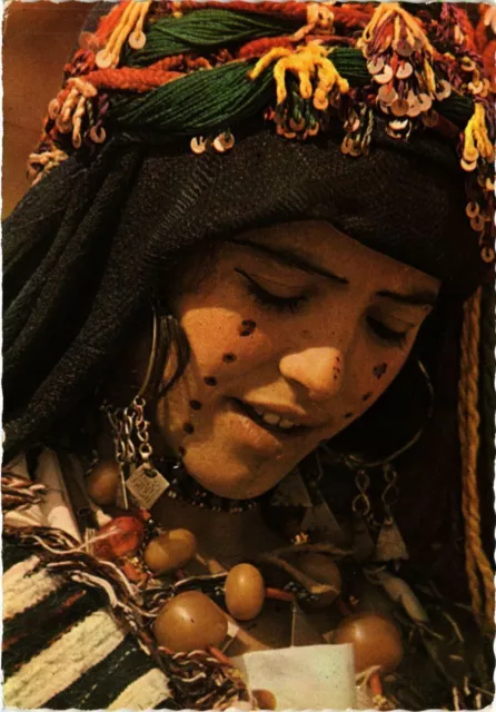 CPM AK MAROC Le MAROC Pittoresque. Jeune femme Ait Haddiddou (343349)