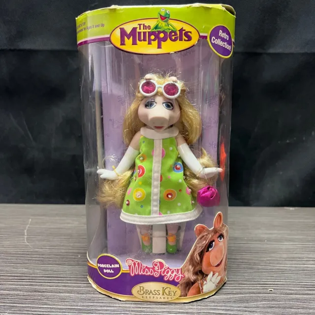 2006 Muppets Retro Collection: Miss Piggy 7" Porcelain Doll Brass Key Keepsakes