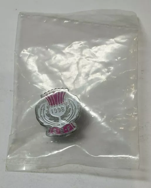 S.B.F. Scottish Bowling Federation 1998 metal Pin Badge Never Opened