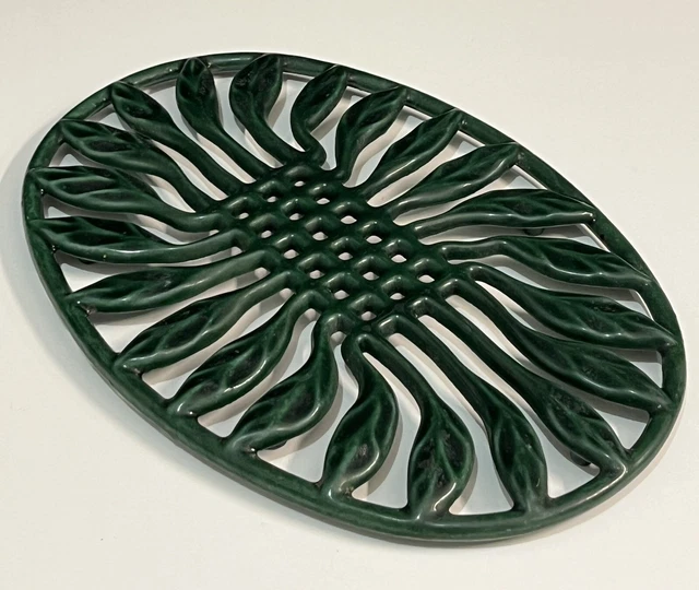 Dessous de plat ancien INVICTA France en fonte verte émaillée
