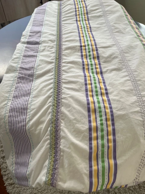 Edredón multicolor a rayas bordado completo Pottery Barn Kids usado