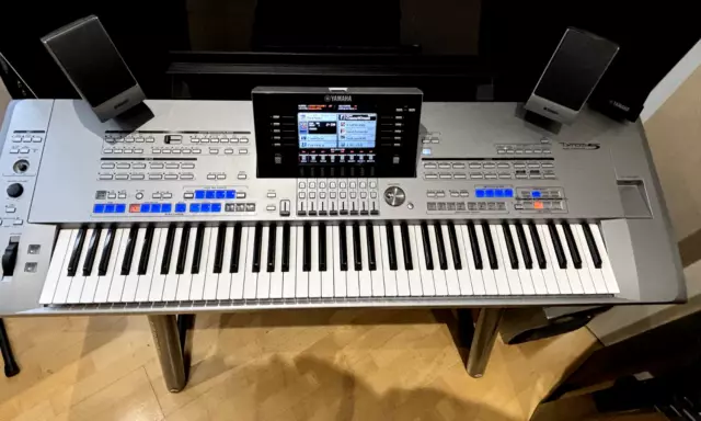 Yamaha Tyros 5 Keyboard in Very Good Condition, includes MS05 Speakers