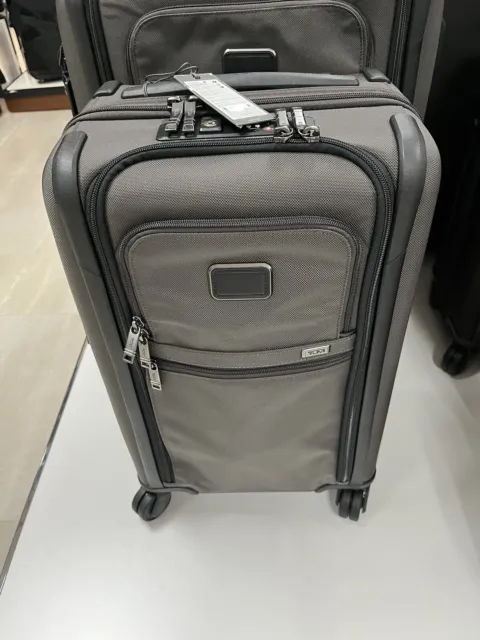 Tumi Alpha 3 International expandable Carry On Luggage Dual Access