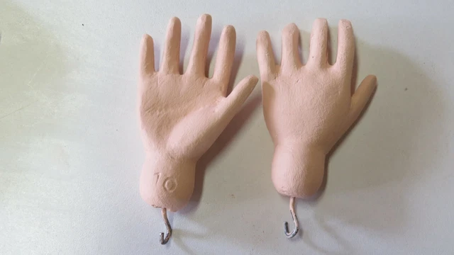Mains standard pour poupées anciennes  STA 1  Antique doll