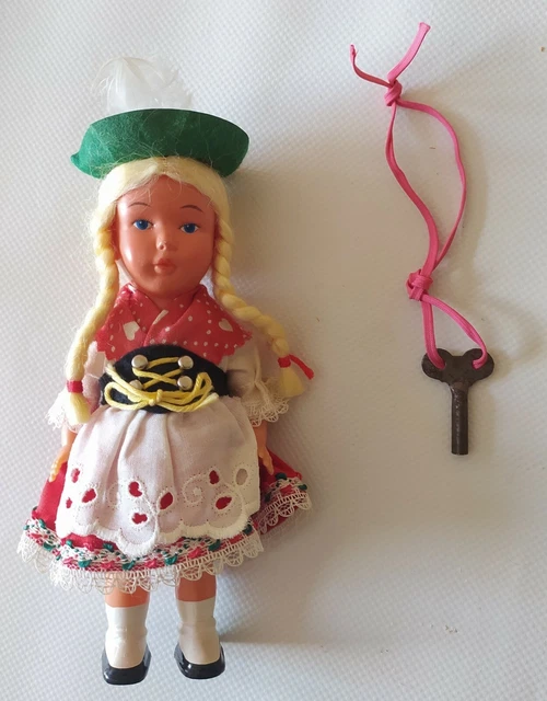 Poupée mécanique Allemagne ou Autriche, en plastique, elle tourne sur elle-même