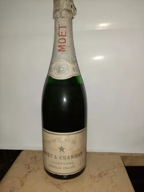Champagne White Star Moet & Chandon  anno 1960s 77cl 12%