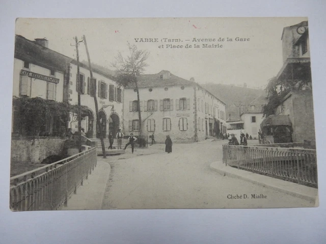 Carte Postale Ancienne Bourg-Saint-Christophe La Place Mairie École 1900