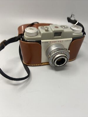 Cámara vintage Kodak PONY 135 modelo C con estuche de cuero