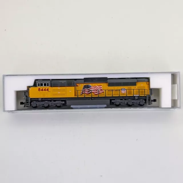 KATO 176-8404 N Scale Locomotive SD70ACe Union Pacific "Flag" # 8444