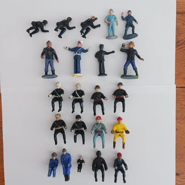 FIGURINE STARLUX POMPIER ANCIEN CASQUE AVEC ARI