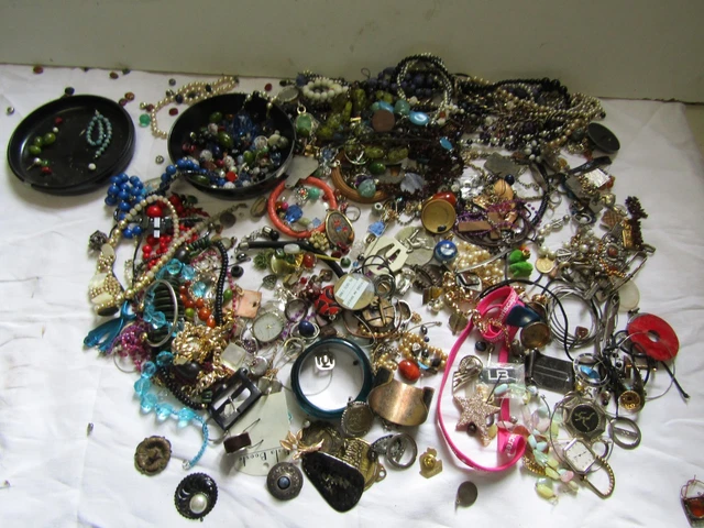 Lot De Bijoux Fantaisie En Vrac - Divers Styles, Colliers, Bracelets, Boucles D'oreilles - Occasion