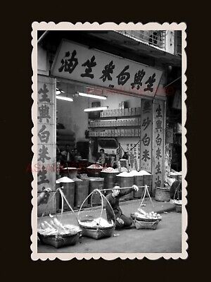 Central Man Yoke Rice Shop Seller Street Scene Hong Kong Photograph 香港旧照片 #2639