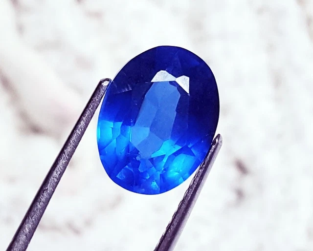 Naturel Topaze Bleu Londres Forme Ovale 6.90 CT Ggl Certifié Desseré Gemme
