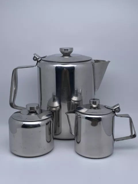 OGGI Tea Kettle for Stove Top - 64oz / 1.9lt, Stainless Steel Kettle with  Loud Whistle, Ideal Hot Water Kettle and Water Boiler - Olive