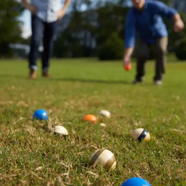 GENTLEMENS HARDWARE Bocce Ball Set with Travel Case 3