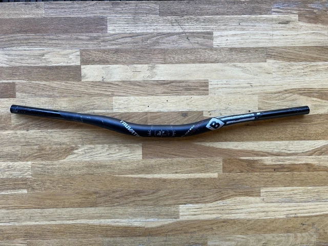 Cintre VTT avec potence intégrée (55mm) relevé en aluminium noir