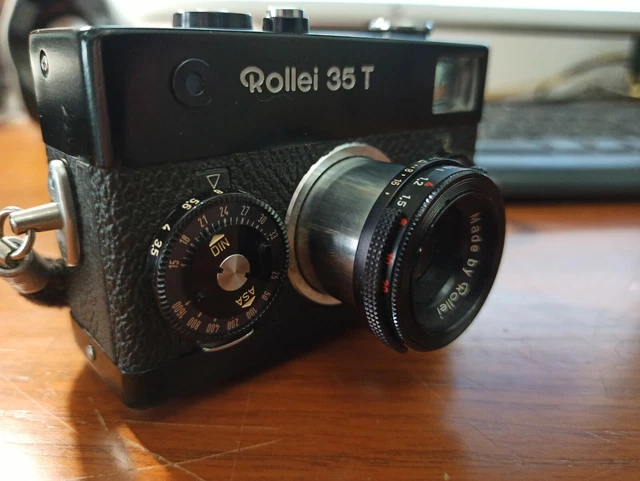 Macchina fotografica Rollei35T con custodia in pelle nera con cerniera 2