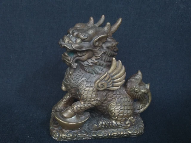 Collection Chinese Old Copper Carving Dragon kirin Beast Paperweight Decoration